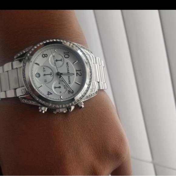 Michael Kors Women's Blair Silver-Tone Watch - Picture 5 of 7